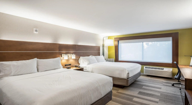 Четырёхместный номер Standard Holiday Inn Express & Suites Platteville by IHG