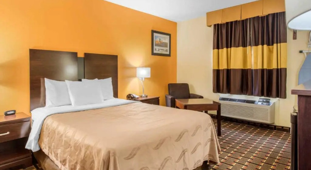 Четырёхместный номер Standard Quality Inn Grand Rapids Near Dowtown