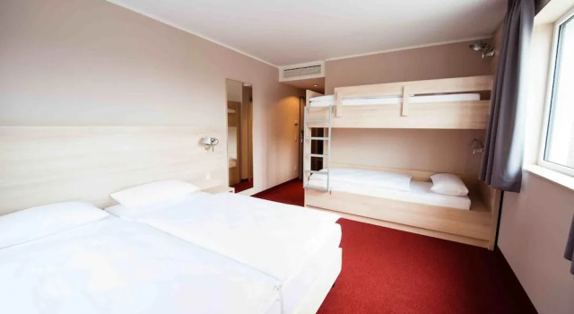 Serways Hotel Feucht Ost, Rezervați Hotel Feucht Nürnberg
