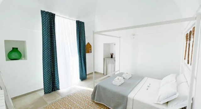 Trullo San Vincenzo con Piscina, Book Hostel / Vandrerhjem Hostels i Bari Province, Hostel / Vandrerhjem