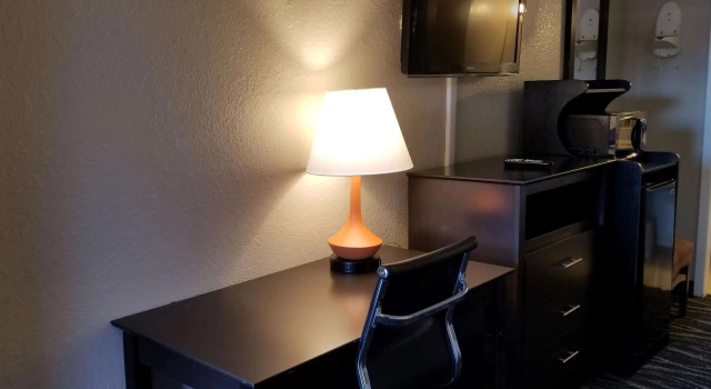 Howard Johnson by Wyndham Houston Hobby Airport