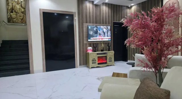 Ivotel Luxury Hotel, Boek Hotel 3-sterren hotels in Obio-Akp, 3*