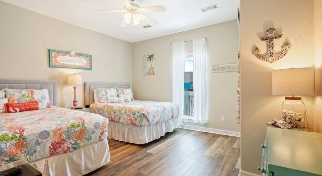 The Esscape 3 Bedroom Home by RedAwning, Book Feriehus Bolivar Peninsula Houston