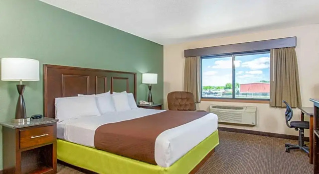 Номер Standard AmericInn by Wyndham West Salem