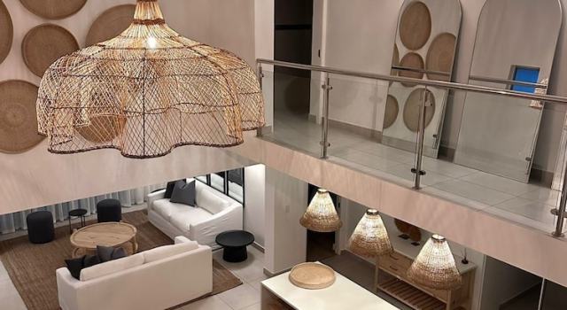 Коттедж White Wicker House