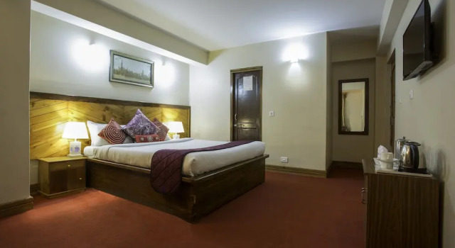 Полулюкс Hotel White Yak