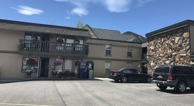 Snowshoe Motel