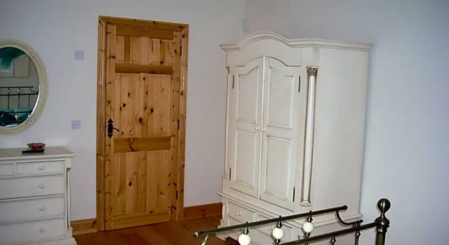 Golden Rose House, Book Hotel Knock Mayo