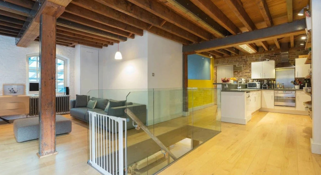 Veeve - The Coach Mews, Забронировать Отель Отели Лондона 3 звезды, рядом с St Olaf House, 3*