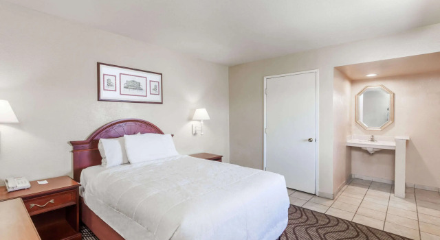 Travelodge by Wyndham Victorville, Rezerwuj Hotel Hotele w Victorville z basenem, Basen