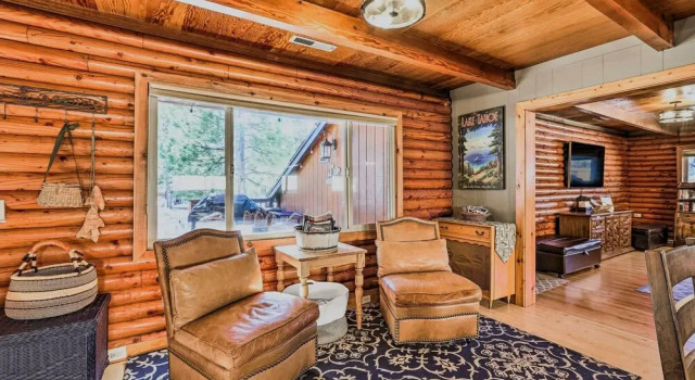Dog-friendly Kings Beach Log Cabin w/ Hot Tub!, Забронировать Отель Отели Кингс-Бич 3 звезды, рядом с Парк Kings Beach, 3*