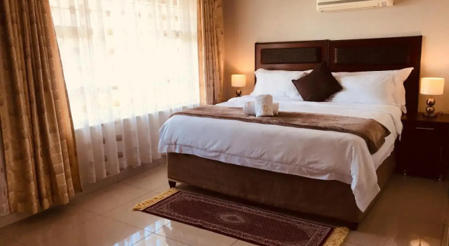 The Madam Herself B&B, Rezervasyon Bed and Breakfast Westville Durban