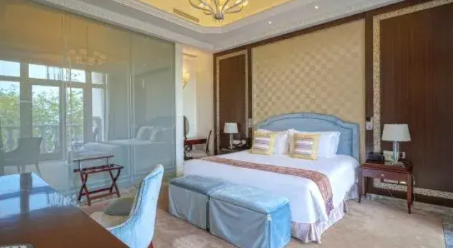Семейный люкс с балконом и с видом на сад Wuxi Rsun The Lakefart Hotel