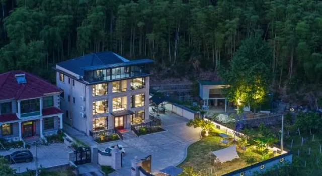 Yuepu Courtyard Green Forest Wild Luxury Family Holiday Homestay (Anji Yunshang Grassland Branch), Prenota Hotel Huzhou Zhejiang