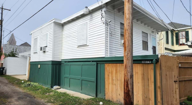 Апартаменты Cozy Church Street Apartment In Historic Galveston 2 Bedroom Apts