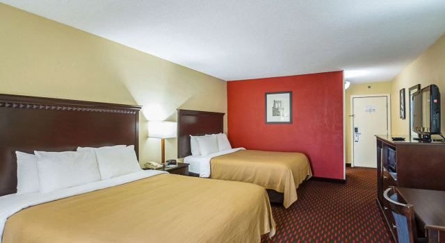 Четырёхместный номер Standard Quality Inn & Suites Hagerstown