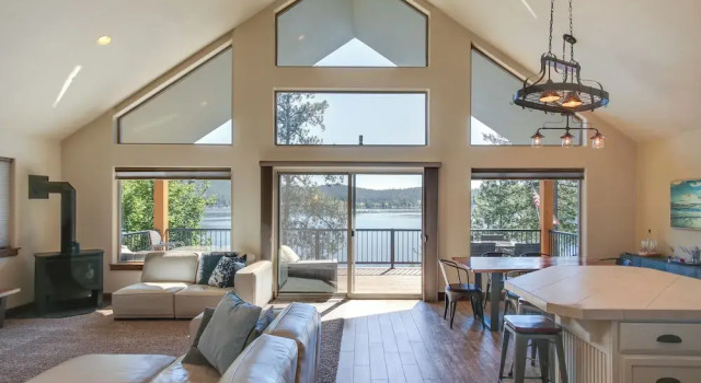 Коттедж с 5 комнатами с балконом Loon Lake Waterfront Retreat: 2 Decks & Dock