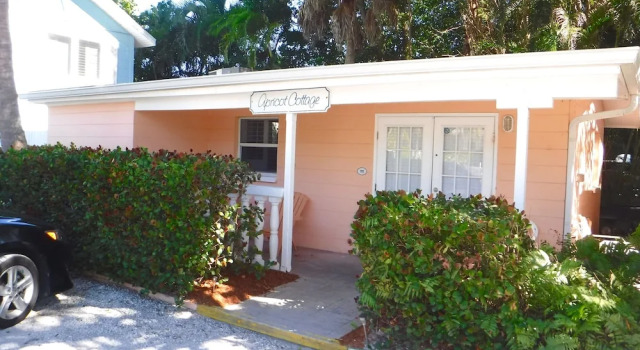 Waterside Inn on the Beach, Забронировать Отель Отели Санибел с парковкой, рядом с Sanibel Captiva Conservation Foundation, Парковка