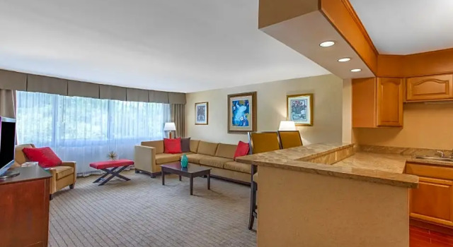 Люкс с 2 комнатами Holiday Inn Charlottesville-Monticello by IHG