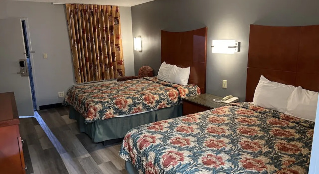 Четырёхместный номер Standard Briarwood Inn