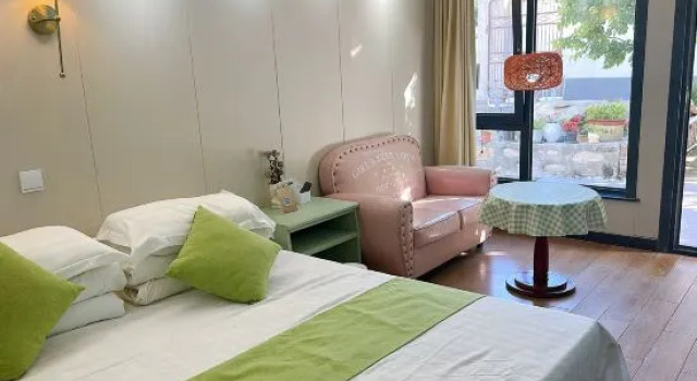 Кровать в общем номере Jinglinggu Resort Beijing