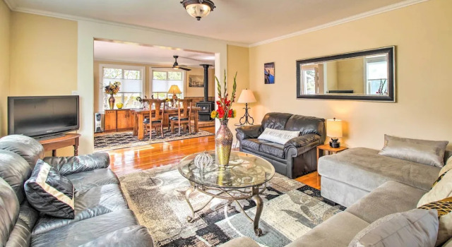 ‘Villa Verona’ Beach Retreat w/ Outdoor Space, Book Hotel Fort Bragg Mendocino Coast