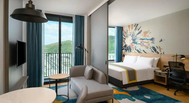 Люкс с балконом Holiday Inn & Suites Siracha Laemchabang by IHG