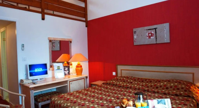 Четырёхместный номер Standard Дуплекс Logis Hôtel Restaurant Relais Du Gué De Selle