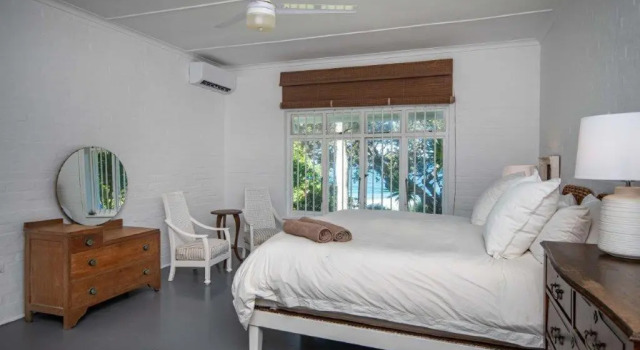 Kwa Thibi Cottage Sleeps 14-with inverter, Забронировать Дом для отпуска Пляж Умдлоти Durban North Coast