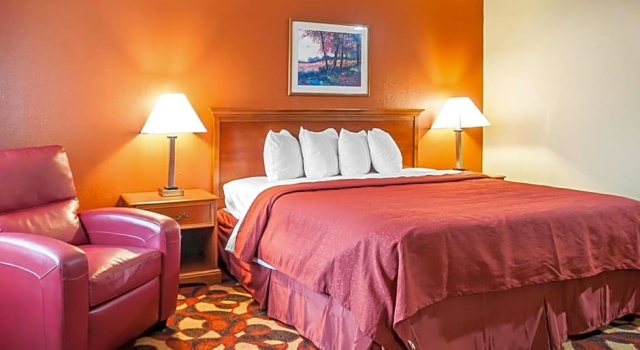 Люкс Quality Inn & Suites Kansas City I-435N Near Sports Complex