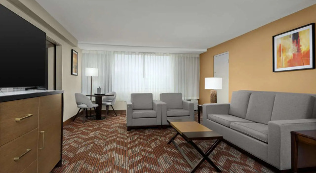 Двухместный люкс с 2 комнатами Doubletree By Hilton Greensboro Airport