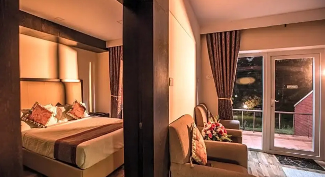 Вилла с балконом и с красивым видом из окна Hotel Lakeview