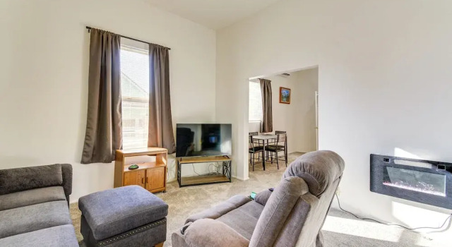Коттедж Walkable Location, Fenced Yard: Wickenburg Home!