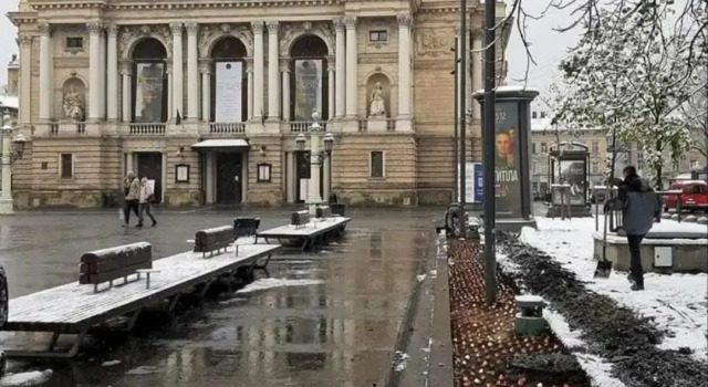 Площа Соборна вул.Івана Франка 4