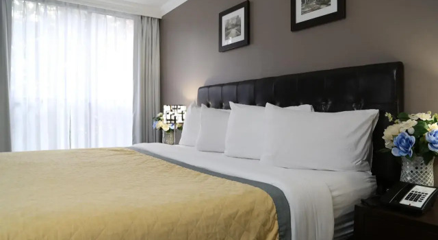 Edward Hotel North York, Varaa Hotelli North York 