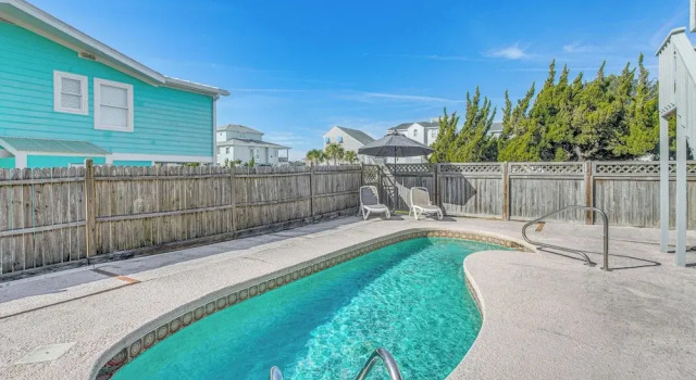 Коттедж Steps to Sand! Home w/ 3 Decks in Sunset Beach