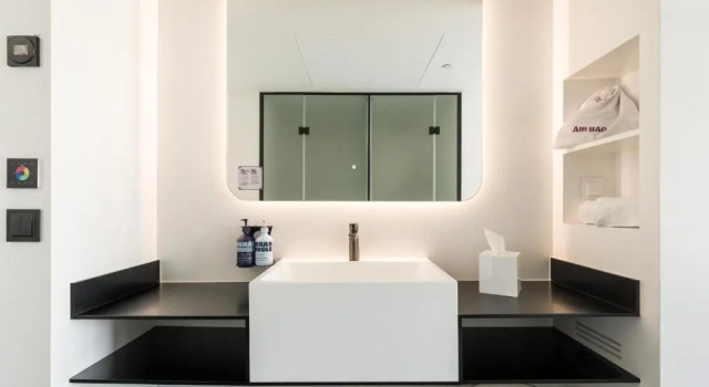 Двухместный номер Premium YOTEL Porto