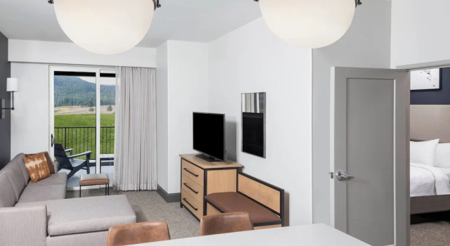 Люкс c 1 комнатой с балконом Residence Inn by Marriott Big Sky/The Wilson Hotel