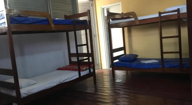 Кровать в общем номере (мужской номер) Hostel Praça da Árvore