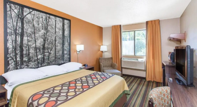 Standard Zimmer Super 8 by Wyndham Norton VA
