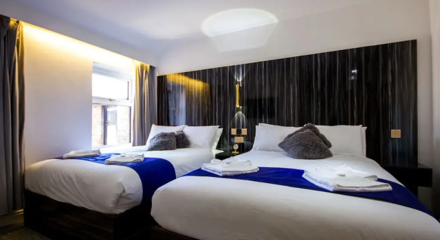 Standard cvadruplă familie cameră DJ Suites Blackpool