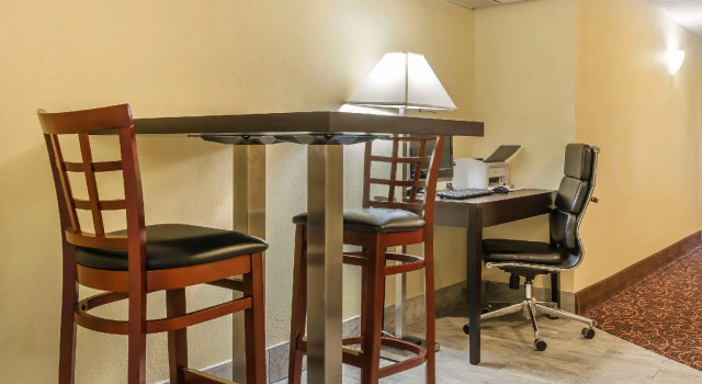 Quality Inn & Suites, Prenota Hotel Harmarville 