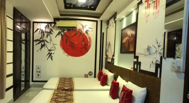Quỳnh Hương Hotel SG - by BAY LUXURY, Забронировать Отель Отели Хошимина с парковкой, рядом с Vinh Nghiem Pagoda, Парковка