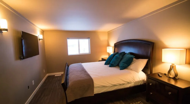 Clipperton Suite by Revelstoke Vacations, Book Hotel Revelstoke Mountain Revelstoke