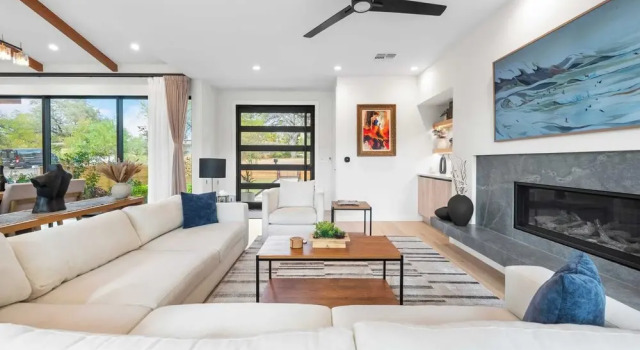 Modern Oasis w/ Pool, Hot Tub, Rooftop Deck & Home Theater Mariposa Retreat by Avantstay, Book Feriehus Austin Greater Austin