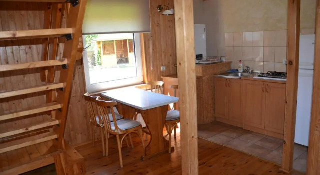Namelių ir 2-4 vietų kambarių nuoma Šventojoje, Žuvėdrų g, Varaa Matkakoti Hotellit Klaipeda pysäköinnillä, Pysäköinti