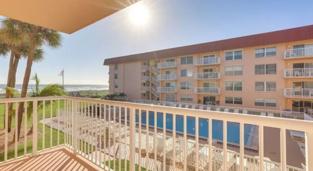 Апартаменты Central Cocoa Beach Condo w/ View, Steps to Beach!