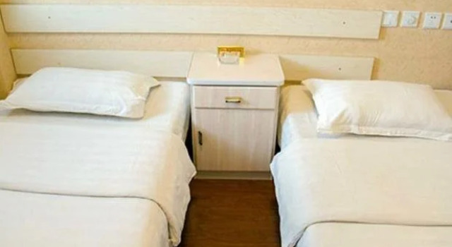 Jinyuan Express Inn, Book Hotel Hoteller i Tangshan med parkering, Parkering