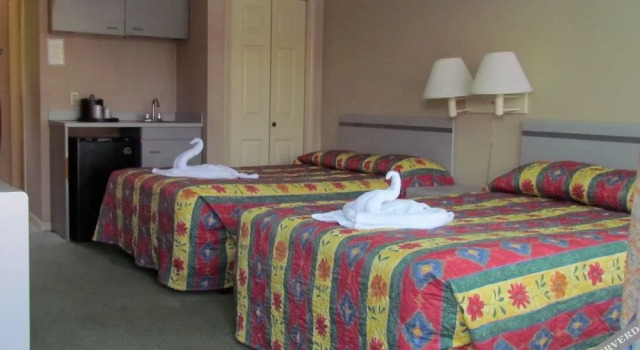 Bluebird Parker Beach Lodge, Забронировать Отель Отели Ярмут с бассейном, рядом с Спортивный центр Bass River Sports World, Бассейн