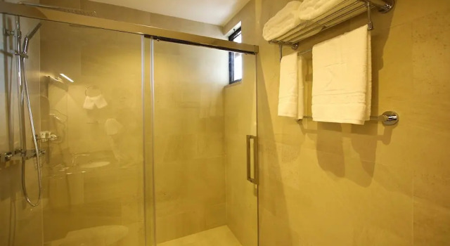 Balkonlu Standart aile oda Daamat Hotel